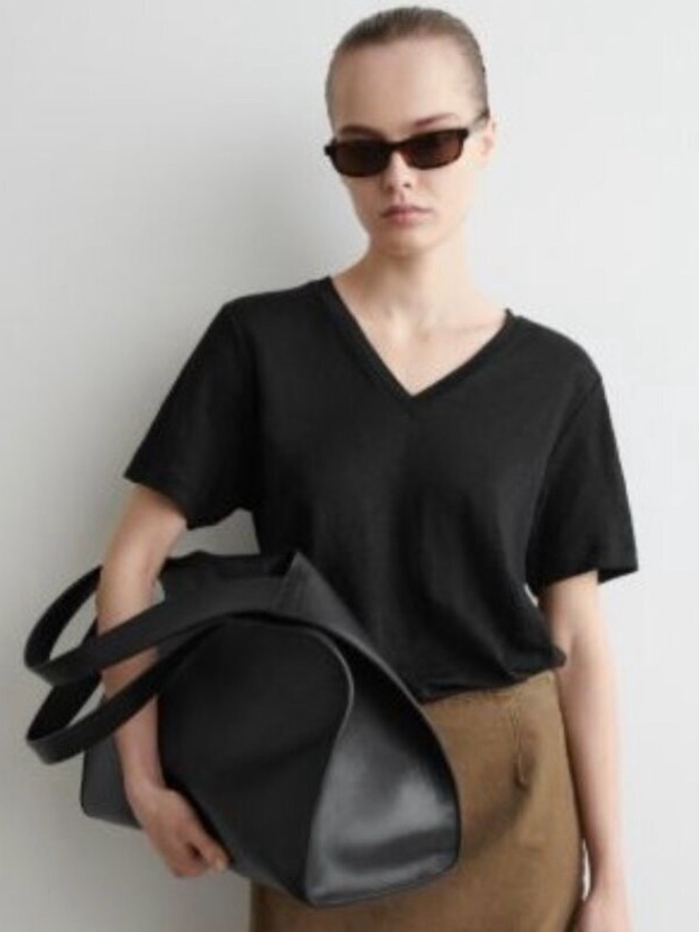 NWOT H&M Linen V-Neck Relaxed Fit Short Sleeve Tee,  Black